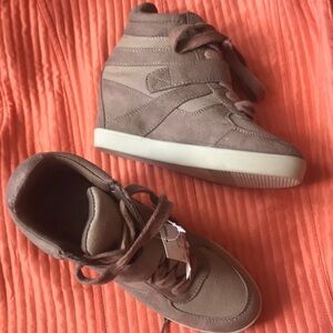 Emergency Exit Big City Women Wedge Booties Size 5